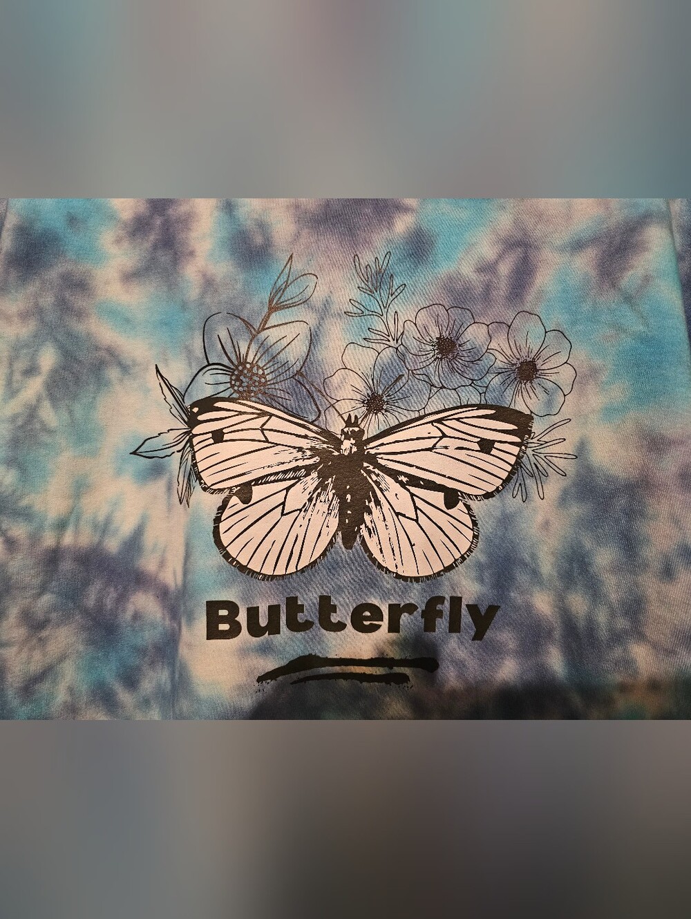 Blue and white one of a kind tie-dye t-shirt Sz- L features Butterfly